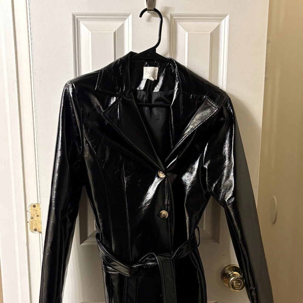 NIA Black Vinyl Pleater Coat w/ Belt - Size Large